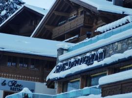 H&ocirc;tel de Rougemont & Spa，位于格施塔德的带泳池的酒店