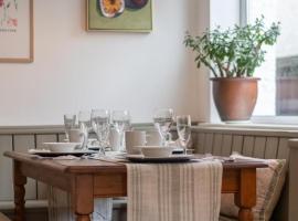 Tastefully decorated 3 bed home，位于弗姆比的酒店