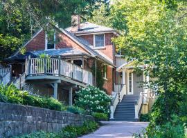 种植园住宿加早餐旅馆，位于霍普港Canadian Fire Fighters附近的酒店