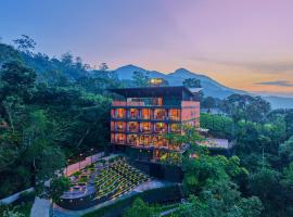 The Saray Munnar Luxury Resort with Pool by VOYE HOMES，位于蒙纳的酒店