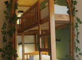 Solmate Collective Hostel - Madiha，位于马特勒的酒店