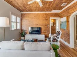 Walk to Downtown Tyler! Updated Historic Apt