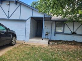 Loue house in edmond, oklahoma by UCO，位于爱德蒙的酒店