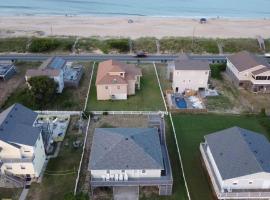 K1715 The Beach Box. Ocean views & scenery from the crow's nest，位于奇蒂豪克的酒店