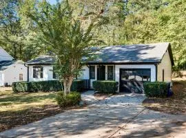 6 Mi to Marietta Square Family Retreat with Yard!