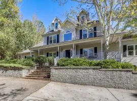 Walk to Trails: Peaceful Family Home in Braselton