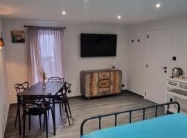 Chez fina，位于阿特的酒店