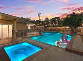 Hot Tub - Pool - FirePit - GameRoom - Sleeps 12!