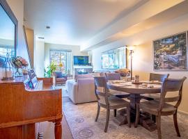 2BD Sweetwater Condo - Community Park, Pool + Hot Tub，位于黑利的酒店