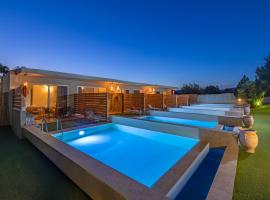 M&B Luxury Suites Charaki，位于哈拉奇的酒店