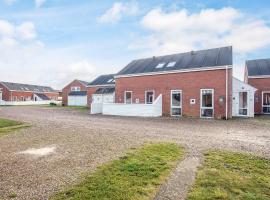 6 person holiday home in R&oslash;m&oslash;-By Traum，位于森讷比的带泳池的酒店