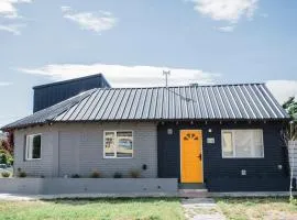 Casita del centro Esquel luz natural, wifi alto, ideal parejas, check in autónomo