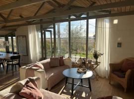 Summer House With Fields And Fjord Views，位于蒂霍尔姆的酒店