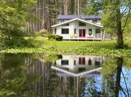 Dragonfly Pond - Dog-Friendly, Private, Peaceful