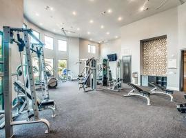 Contemporary Comfort Near The Woodlands，位于斯普林的酒店