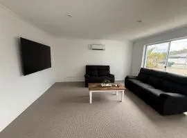 Spacious Home Near Theme Parks