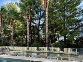 Logis Hôtel de Port d'Alon - St Cyr sur Mer，位于滨海圣西尔的酒店