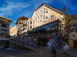 Hotel Goldener Adler，位于伊施格尔的酒店