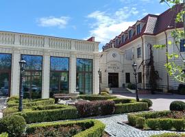 雅罗斯瓦夫酒店，位于雅罗斯瓦夫的带停车场的酒店