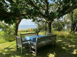 Holiday Home With Soul A Few Steps From The Water，位于Martofte的酒店
