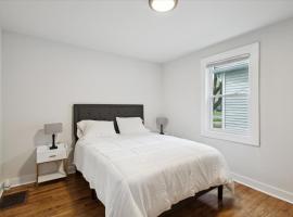 Airport Hanger Suite I，位于兰辛的酒店