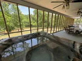 Brushy Creek Lodge - Riverfront, Hot Tub, Fire Pit