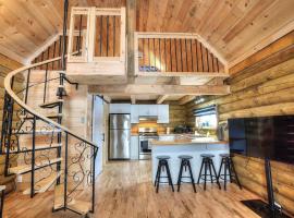 The Cozy Log Cabin with Private Hot Tub，位于圣乔维特的酒店