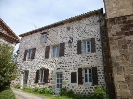 Ancien presbytère avec 3 chambres au pied d'une forteresse médiévale - FR-1-582-113