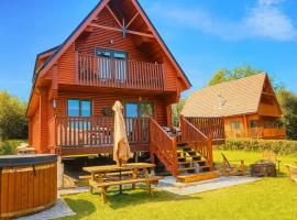 Luxury Waterfront Retreat I Private Sauna & Hot Tub，位于贝尔特比特的酒店