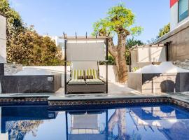 Lujoso y amplio Loft con alberca y amplia cama para alberca, Cuernavaca somos los únicos en ofrecerte 2 jacuzzis premium con agua caliente y sistema de hidromasaje tipo spa, agua de alberca a temperatura ambiente, terraza panorámica con asador de carbon，位于库埃纳瓦卡的酒店