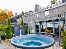 Słoneczny Chełm - Apartamenty w górach, Prywatna sauna jacuzzi balia w cenie, Spa, Grill, Stok narciarski Myślenice, Ścieżki rowerowe, Rzeka Raba, Widok na Tatry，位于梅希莱尼采的酒店