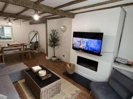 Entire luxury home in Manchester，位于贝里的酒店