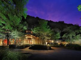 鹿覗きの湯つるや，位于中之条的酒店