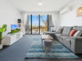 Executive and Spacious Apartment with Balcony