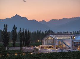 大乐之野夏多兰酒庄（银川店），位于银川的住宿