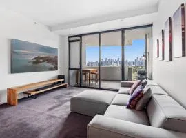 2-Bed, 500m From The Beach with Pool, Gym & Sauna