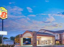 Super 8 by Wyndham Carthage，位于迦太基的酒店