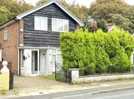 Serene 3-Bedroom Family Rochdale Home with Garden