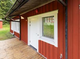 Spacious & bright house, former historical school，位于Kopparberg的酒店