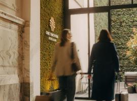 ONE TWO FOUR - Hotel & Spa，位于根特的带停车场的酒店