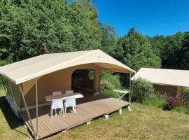 Camping 3 étoiles - Parc aquatique - ccbbaia，位于Pommier的酒店