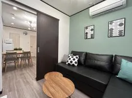 Kendama House Namba Area 3min to Station Private House for 10 Guests Family and Group Stay