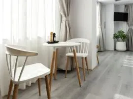 Cosy 1 Bedroom Studio with King Bed Kitchenet in Central Kathmandu with Terrace