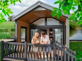 The Hideaway Sleeps 6 at Thurston Manor Park，位于Innerwick的酒店