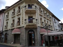 Hotel Brothers，位于斯莫梁的酒店