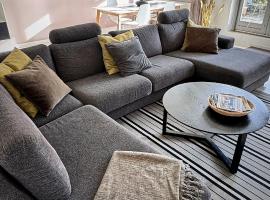 Modern vacation Home - Close to sea and nature.，位于海耶斯的酒店