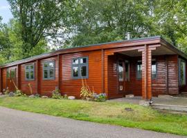 Casa Rosa - Sfeervolle cottage met jacuzzi，位于Erm的酒店