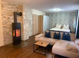 1-Zimmer-Apartment mit Pool und Kamin，位于埃伦茨-波尔特斯多夫的酒店