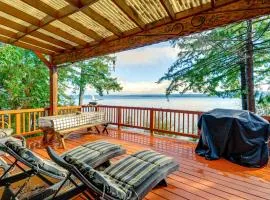 Waterfront Hood Canal Home w/ Pool Table!