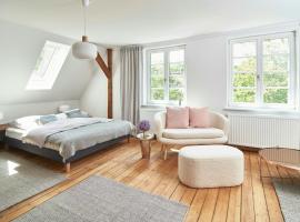 Stylish Apartment In A Historic Country House，位于Meezen的酒店